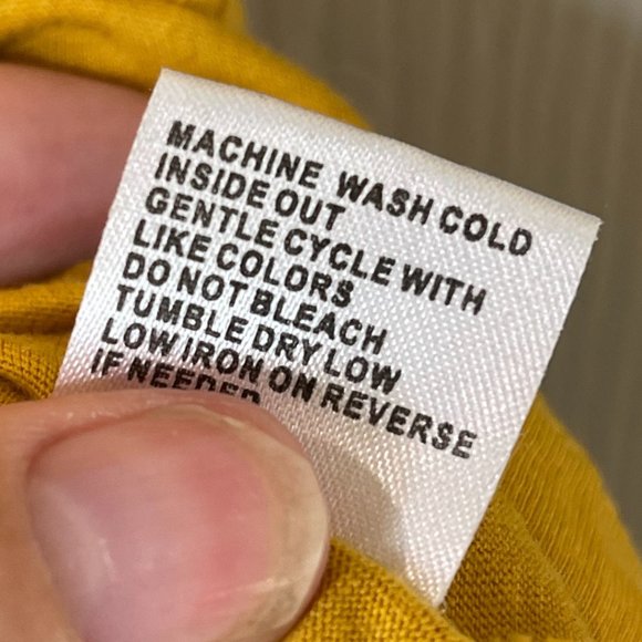 MESSY BUN JUST CHILLIN | Juniors Yellow Cropped T-Shirt with Stars | Size L - Picture 8 of 10